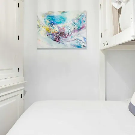 Revitalized In Historical Building Apartment Girona