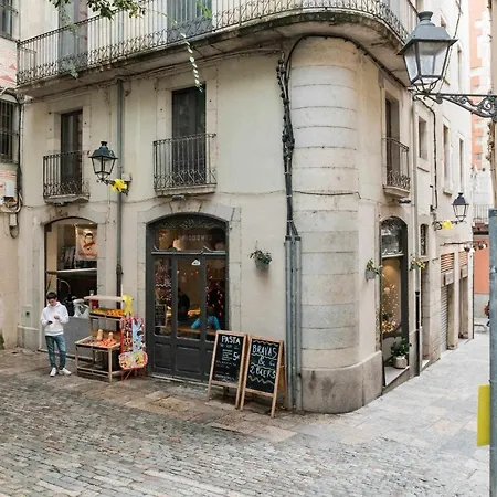 Revitalized In Historical Building Apartament
