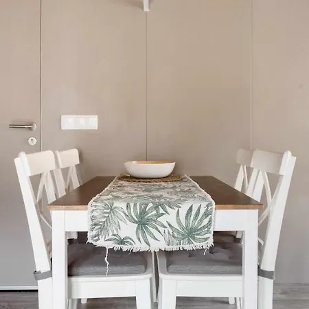 Revitalized In Historical Building Apartament Girona